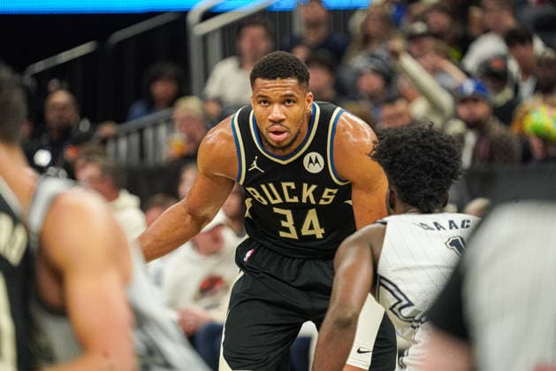 Milwaukee Bucks at Orlando Magic, Orlando, Florida, USA Orlando, Florida, USA, January 10, 2025, Milwaukee Bucks Forward Giannis Antetokounmpo 34 at the Kia Center. Copyright: xMartyxJean-Louisx