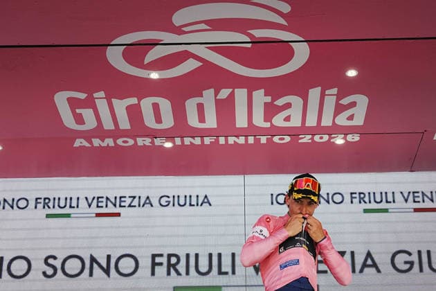 Italy™s Giulio Ciccone of Lidl-Trek pink jersey on the podium during Stage 4 of the Giro d™Italia, from Catanzaro to Cosenza, Italy, Tuesday, May 12, 2026.  Copyright: xGianxMattiaxD Albertox xLaPressex