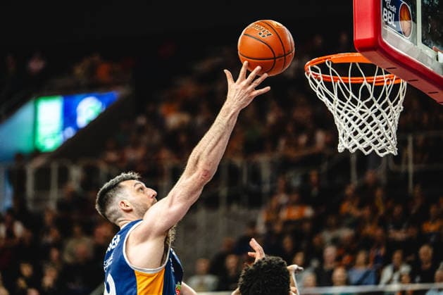 Rostock, Deutschland 12. Mai 2026: easyCredit BBL Play-Ins - 2025 2026 - Rostock Seawolves gegen MHP Riesen Ludwigsburg Im Bild: Owen Klassen (Rostock Seawolves) wirft einen Korb Stadthalle Rostock Mecklenburg-Vorpommern Copyright: xFotostandx xVoelkerx