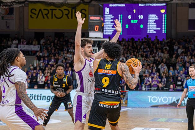 ProA, BG Goettingen vs. Bozic Estriche Kirchheim Knights, Sparkassen-Arena Goettingen; 12.05.2026 ProA, Goettingen, Germany - 12.05.2026: Tylan Pope (Bozic Estriche Kirchheim Knights, 9) am Ball, Barmer ProA 2. Basketball Bundesliga, Playoffs, Spiel der BG Goettingen vs. Bozic Estriche Kirchheim Knights, Sparkassen-Arena Goettingen Copyright: xBEAUTIFULxSPORTS Freudensteinx