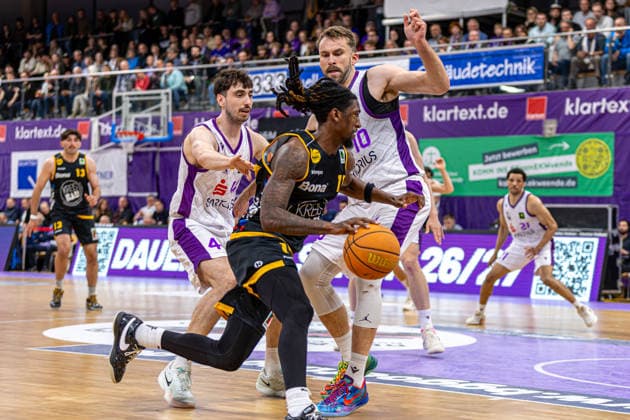 ProA, BG Goettingen vs. Bozic Estriche Kirchheim Knights, Sparkassen-Arena Goettingen; 12.05.2026 ProA, Goettingen, Germany - 12.05.2026: Tyrel Morgan (Bozic Estriche Kirchheim Knights, 11) am Ball, Barmer ProA 2. Basketball Bundesliga, Playoffs, Spiel der BG Goettingen vs. Bozic Estriche Kirchheim Knights, Sparkassen-Arena Goettingen Copyright: xBEAUTIFULxSPORTS Freudensteinx