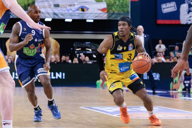 Stefan Smith (MHP Riesen Ludwigsburg, 03) vs. Deandre Lansdowne (ROSTOCK SEAWOLVES, 09), GER, Rostock Seawolves vs. MHP Riesen Ludwigsburg, easycredit BBL, Basketball, Bundesliga, Play-Ins, Spielzeit 2025 2026, 12.05.2026. GER, Rostock Seawolves vs. MHP Riesen Ludwigsburg, easycredit BBL, Basketball, Bundesliga, Play-Ins, Spielzeit 2025 2026, 12.05.2026. Rostock Copyright: xEibner-Pressefoto DenverxEhrlichx EP_DEH