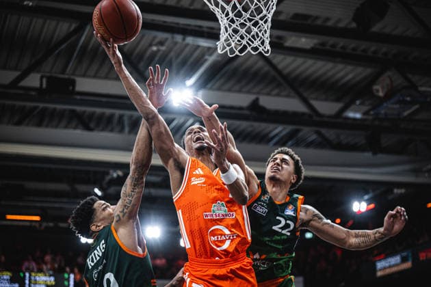 1. Basketball Bundesliga, easyCredit BBL, Saison 2025 2026, Herren, Play-Ins, Spiel um Platz 7, 12.05.2026, RASTA Vechta - Gladiators Trier Alonzo Verge ( 11 - RASTA Vechta) beim Korbleger Vechta RASTA Dome Niedersachsen Deutschland