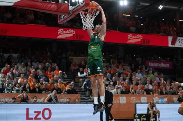 GER, Basketball, easy Credit- BBL, Play-Ins, Rasta Vechta vs VET-CONCEPT Gladiators Trier 12.05.2026, Rasta Dome, Vechta, GER, easy Credit-BBL, Play-Ins, Rasta Vechta vs VET-CONCEPT Gladiators Trier, im Bild Marco HOLLERSBACHER ( VET-CONCEPT Gladiators Trier 9 ) mit dem Dunking