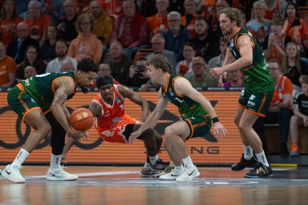 GER, Basketball, easy Credit- BBL, Play-Ins, Rasta Vechta vs VET-CONCEPT Gladiators Trier 12.05.2026, Rasta Dome, Vechta, GER, easy Credit-BBL, Play-Ins, Rasta Vechta vs VET-CONCEPT Gladiators Trier, im Bild Urald KING ( VET-CONCEPT Gladiators Trier 20 ) Malik PARSONS ( Rasta Vechta 3 ) Steven ASHWORTH ( VET-CONCEPT Gladiators Trier 1 ) Marco HOLLERSBACHER ( VET-CONCEPT Gladiators Trier 9 )