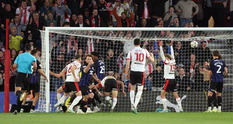 Ross Stewart of Southampton scores a goal to make the score 1-1 Southampton v Middlesbrough, EFL Sky Bet Championship, Play-Off Semi Final, Second Leg, Football, St Mary s Stadium, Southampton, UK - 12 May 2026Southampton St Mary s Stadium United Kingdom EDITORIAL USE ONLY No use with unauthorised audio, video, data, fixture lists, club league logos or live services. Online in-match use limited to 120 images, no video emulation. No use in betting, games or single club league player publications.  Copyright: xKieranxMcManus Shutterstockx 16871478ba