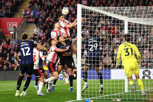 Ross Stewart of Southampton scoring a goal (1-1) Southampton v Middlesbrough, EFL Sky Bet Championship, Play-Off Semi Final, Second Leg, Football, St Mary s Stadium, Southampton, UK - 12 May 2026Southampton St Mary s Stadium United Kingdom EDITORIAL USE ONLY No use with unauthorised audio, video, data, fixture lists, club league logos or live services. Online in-match use limited to 120 images, no video emulation. No use in betting, games or single club league player publications.  Copyright: xSimonxDael Shutterstockx 16871476ay