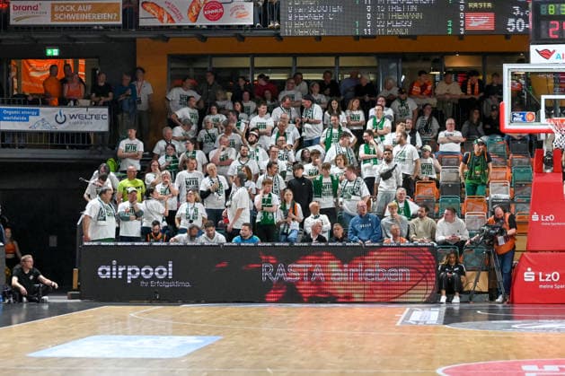 Fanblock VET-CONCEPT Gladiators Trier RASTA Vechta vs. VET-CONCEPT Gladiators Trier, easyCredit Basketball Bundesliga, Play-Ins, Saison 2025 2026, 12.05.2026, RASTA Vechta vs.VET-CONCEPT Gladiators Trier, easyCredit Basketball Bundesliga, Play-Ins, Saison 2025 2026, 12.05.2026 Vechta Copyright: xEibner-Pressefoto RobertxGertzenx EP_RGN
