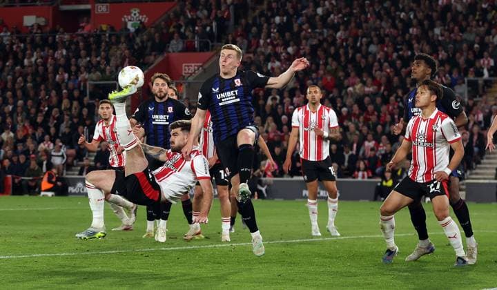 Ryan Manning of Southampton attempts an overhead kick Southampton v Middlesbrough, EFL Sky Bet Championship, Play-Off Semi Final, Second Leg, Football, St Mary s Stadium, Southampton, UK - 12 May 2026Southampton St Mary s Stadium United Kingdom EDITORIAL USE ONLY No use with unauthorised audio, video, data, fixture lists, club league logos or live services. Online in-match use limited to 120 images, no video emulation. No use in betting, games or single club league player publications.  Copyright: xKieranxMcManus Shutterstockx 16871478bl