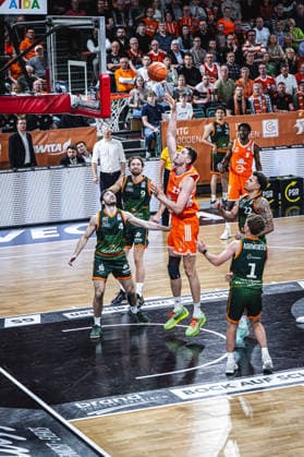 1. Basketball Bundesliga, easyCredit BBL, Saison 2025 2026, Herren, Play-Ins, Spiel um Platz 7, 12.05.2026, RASTA Vechta - Gladiators Trier Tibor Pleiß ( 22 - RASTA Vechta) beim Korbleger Vechta RASTA Dome Niedersachsen Deutschland