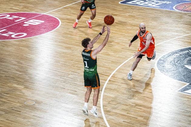 1. Basketball Bundesliga, easyCredit BBL, Saison 2025 2026, Herren, Play-Ins, Spiel um Platz 7, 12.05.2026, RASTA Vechta - Gladiators Trier Steven Ashworth ( 1 - VET-CONCEPT Gladiators Trier) beim Jumpshot Vechta RASTA Dome Niedersachsen Deutschland