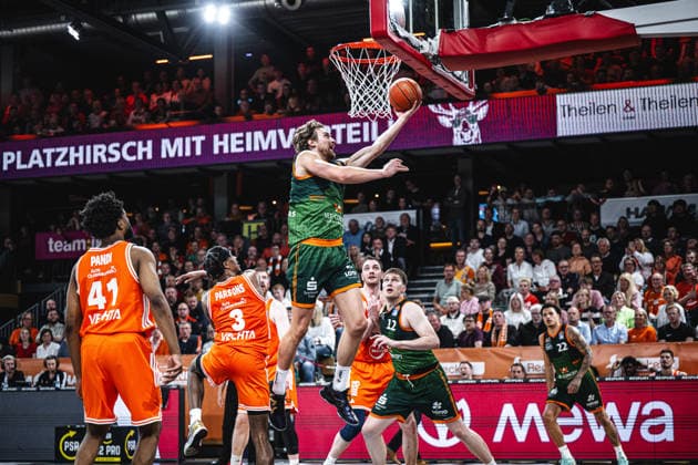 1. Basketball Bundesliga, easyCredit BBL, Saison 2025 2026, Herren, Play-Ins, Spiel um Platz 7, 12.05.2026, RASTA Vechta - Gladiators Trier Marco Hollersbacher ( 9 - VET-CONCEPT Gladiators Trier) beim Korbleger Vechta RASTA Dome Niedersachsen Deutschland