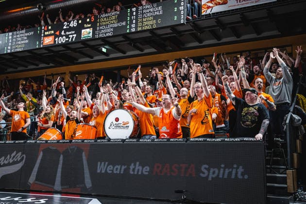 1. Basketball Bundesliga, easyCredit BBL, Saison 2025 2026, Herren, Play-Ins, Spiel um Platz 7, 12.05.2026, RASTA Vechta - Gladiators Trier Die Fans von RASTA Vechta zeigt Emotionen während der Partie Vechta RASTA Dome Niedersachsen Deutschland