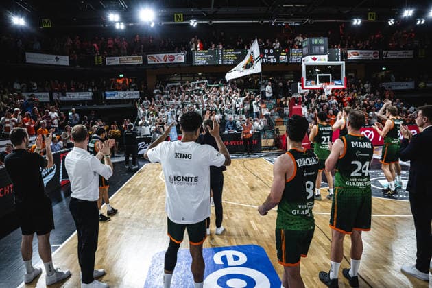 1. Basketball Bundesliga, easyCredit BBL, Saison 2025 2026, Herren, Play-Ins, Spiel um Platz 7, 12.05.2026, RASTA Vechta - Gladiators Trier Das Team der VET-CONCEPT Gladiators Trier nach der Partie Vechta RASTA Dome Niedersachsen Deutschland
