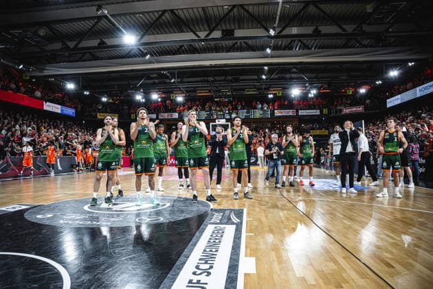1. Basketball Bundesliga, easyCredit BBL, Saison 2025 2026, Herren, Play-Ins, Spiel um Platz 7, 12.05.2026, RASTA Vechta - Gladiators Trier Das Team der VET-CONCEPT Gladiators Trier nach der Partie Vechta RASTA Dome Niedersachsen Deutschland