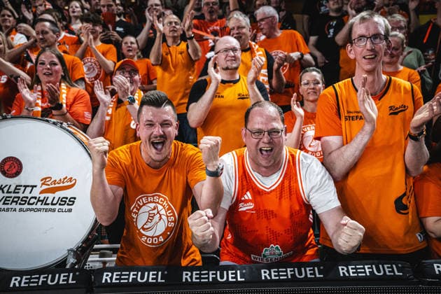 1. Basketball Bundesliga, easyCredit BBL, Saison 2025 2026, Herren, Play-Ins, Spiel um Platz 7, 12.05.2026, RASTA Vechta - Gladiators Trier Klettverschluss (Fanclub - RASTA Vechta) nach der Partie Vechta RASTA Dome Niedersachsen Deutschland