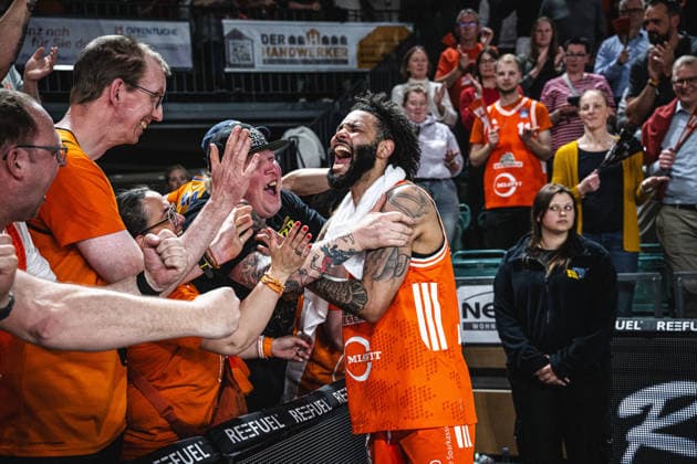 1. Basketball Bundesliga, easyCredit BBL, Saison 2025 2026, Herren, Play-Ins, Spiel um Platz 7, 12.05.2026, RASTA Vechta - Gladiators Trier Tevin Brown ( 10 - RASTA Vechta) zeigt Emotionen nach der Partie Vechta RASTA Dome Niedersachsen Deutschland