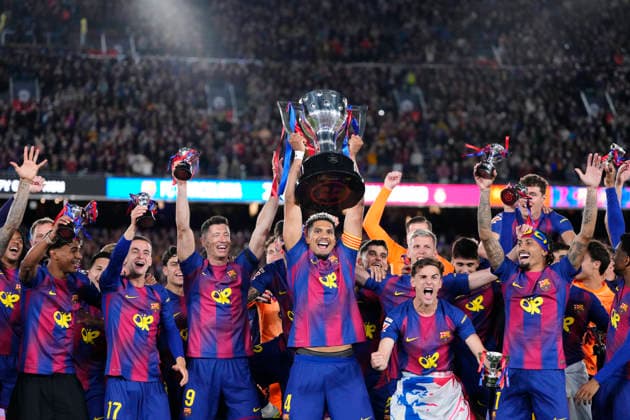FC Barcelona, Barca v Real Madrid CF - LaLiga EA Sports Ronald Araujo centre-back of Barcelona and Uruguay lifts the trophy after winning with his team the LaLiga EA Sports match between FC Barcelona and Real Madrid CF at Spotify Camp Nou on May 10, 2026 in Barcelona, Spain. Barcelona Spain  Copyright: xJosexBretonx originalFilename:bretonhernandez-fcbarcel260510_npAtI.jpg