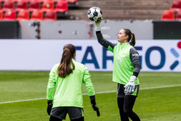 Abschlusstraining VfL Wolfsburg; 13.05.2026 Stina Johannes (VfL Wolfsburg, 1) mit Ball DFB-Pokal 46. Finale der Frauen, VfL Wolfsburg - FC Bayern München, Abschlusstraining VfL Wolfsburg, Köln, RheinEnergiestadion am 13.05.2026 Copyright: xBEAUTIFULxSPORTS Wunderlx