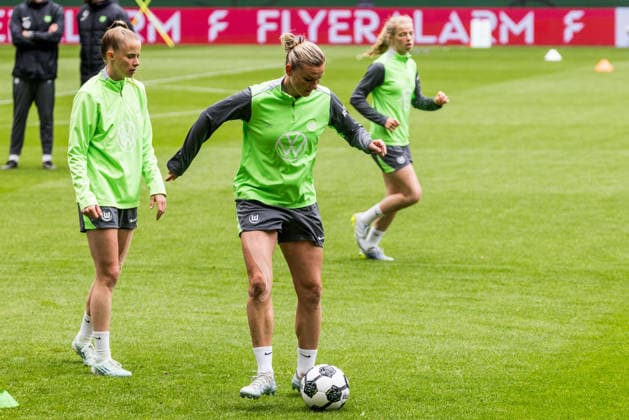Abschlusstraining VfL Wolfsburg; 13.05.2026 Alexandra Popp (VfL Wolfsburg, 11) am Ball DFB-Pokal 46. Finale der Frauen, VfL Wolfsburg - FC Bayern München, Abschlusstraining VfL Wolfsburg, Köln, RheinEnergiestadion am 13.05.2026 Copyright: xBEAUTIFULxSPORTS Wunderlx
