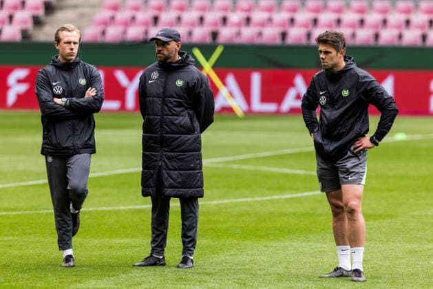 Abschlusstraining VfL Wolfsburg; 13.05.2026 Stephan Lerch (Trainer VfL Wolfsburg) umringt von seinem Trainerteam DFB-Pokal 46. Finale der Frauen, VfL Wolfsburg - FC Bayern München, Abschlusstraining VfL Wolfsburg, Köln, RheinEnergiestadion am 13.05.2026 Copyright: xBEAUTIFULxSPORTS Wunderlx