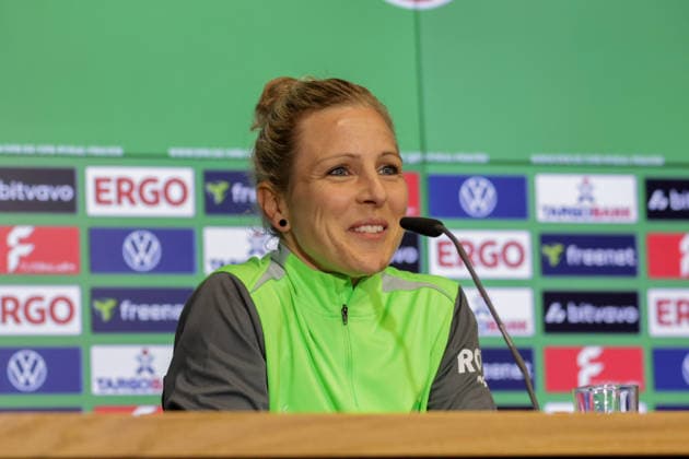 13.05.2026, xgrfx, Fussball DFB Pokal Finale, VfL Wolfsburg - Pressekonferenz und Abschlusstraining v.l. Svenja Huth (VfL Wolfsburg) (DFL DFB REGULATIONS PROHIBIT ANY USE OF PHOTOGRAPHS as IMAGE SEQUENCES and or QUASI-VIDEO) Köln