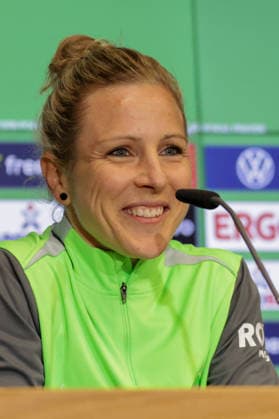 13.05.2026, xgrfx, Fussball DFB Pokal Finale, VfL Wolfsburg - Pressekonferenz und Abschlusstraining v.l. Svenja Huth (VfL Wolfsburg) (DFL DFB REGULATIONS PROHIBIT ANY USE OF PHOTOGRAPHS as IMAGE SEQUENCES and or QUASI-VIDEO) Köln