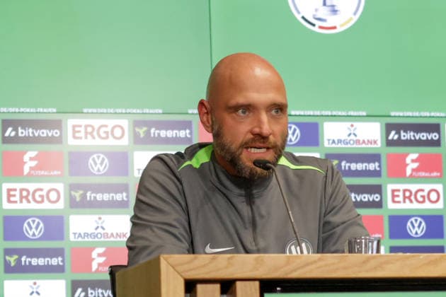 13.05.2026, xgrfx, Fussball DFB Pokal Finale, VfL Wolfsburg - Pressekonferenz und Abschlusstraining v.l. Stephan Lerch (VfL Wolfsburg) (DFL DFB REGULATIONS PROHIBIT ANY USE OF PHOTOGRAPHS as IMAGE SEQUENCES and or QUASI-VIDEO) Köln