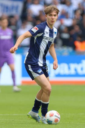 10.05.2025, xtgx, Fussball 2. Bundesliga, Hertha BSC Berlin - SpVgg Greuther Fürth emspor, v.l. Kennet Eichhorn (Hertha, 23) Freisteller, Einzelbild, Ganzkoerper, single frame (DFL DFB REGULATIONS PROHIBIT ANY USE OF PHOTOGRAPHS as IMAGE SEQUENCES and or QUASI-VIDEO) Berlin *** 10 05 2025, xtgx, Fußball 2 Bundesliga, Hertha BSC Berlin SpVgg Greuther Fürth emspor, v l Kennet Eichhorn Hertha, 23 Freisteller, Einzelbild, Ganzkoerper, single frame DFL DFB REGULATIONS PROHIBIT ANY USE OF PHOTOGRAPHS as IMAGE SEQUENCES and or QUASI VIDEO Berlin