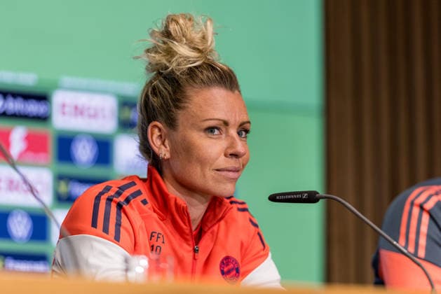 Pressekonferenz 46. DFB-Pokal Finale der Frauen; 13.05.2026 Linda Dallmann (FC Bayern München, 10) währen der Pressekonferenz DFB-Pokal 46. Finale der Frauen, VfL Wolfsburg - FC Bayern München, Pressekonferenz, Köln, RheinEnergiestadion am 13.05.2026 Copyright: xBEAUTIFULxSPORTS Wunderlx