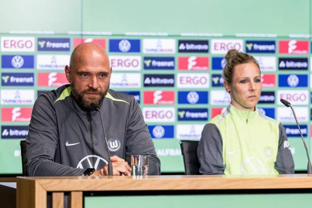 Pressekonferenz 46. DFB-Pokal Finale der Frauen; 13.05.2026 Stephan Lerch (Trainer VfL Wolfsburg) und Svenja Huth (VfL Wolfsburg. 10) währen der Pressekonferenz DFB-Pokal 46. Finale der Frauen, VfL Wolfsburg - FC Bayern München, Pressekonferenz, Köln, RheinEnergiestadion am 13.05.2026 Copyright: xBEAUTIFULxSPORTS Wunderlx