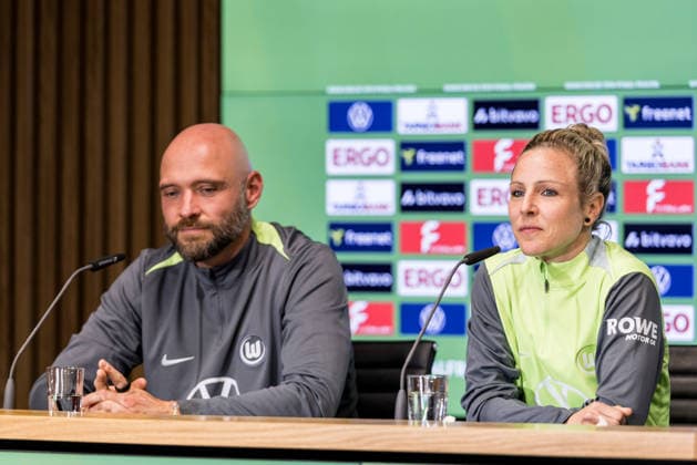 Pressekonferenz 46. DFB-Pokal Finale der Frauen; 13.05.2026 Stephan Lerch (Trainer VfL Wolfsburg) und Svenja Huth (VfL Wolfsburg. 10) währen der Pressekonferenz DFB-Pokal 46. Finale der Frauen, VfL Wolfsburg - FC Bayern München, Pressekonferenz, Köln, RheinEnergiestadion am 13.05.2026 Copyright: xBEAUTIFULxSPORTS Wunderlx