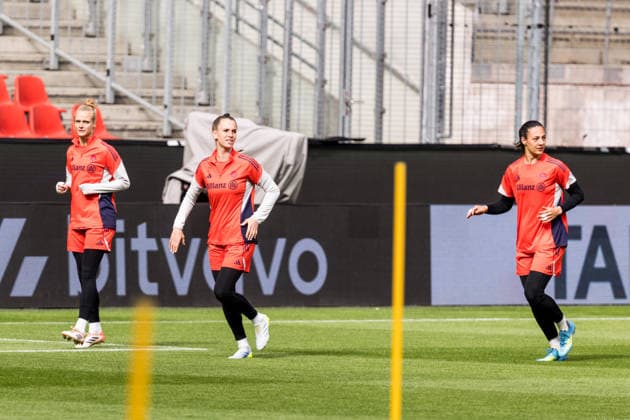 Abschlusstraining FC Bayern München; 13.05.2026 Anna Klink (FC Bayern München, 38), Ena Mahmutovic (FC Bayern München, 32), Maria Luisa Grohs (FC Bayern München, 1) laufen sich warm DFB-Pokal 46. Finale der Frauen, VfL Wolfsburg - FC Bayern München, Abschlusstraining FC Bayern München, Köln, RheinEnergiestadion am 13.05.2026 Copyright: xBEAUTIFULxSPORTS Wunderlx