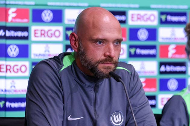 Köln, Deutschland: 13. Mai 2026 - 46. DFB Pokal Finale der Frauen 2026 - VfL Wolfsburg Frauen vs. FC Bayern München Frauen - Abschlusspressekonferenz Im Bild: Cheftrainer Stephan Lerch (VfL) bei der Abschlusspressekonferenz in Köln Copyright: HMBxMedia MadeleinexFantini