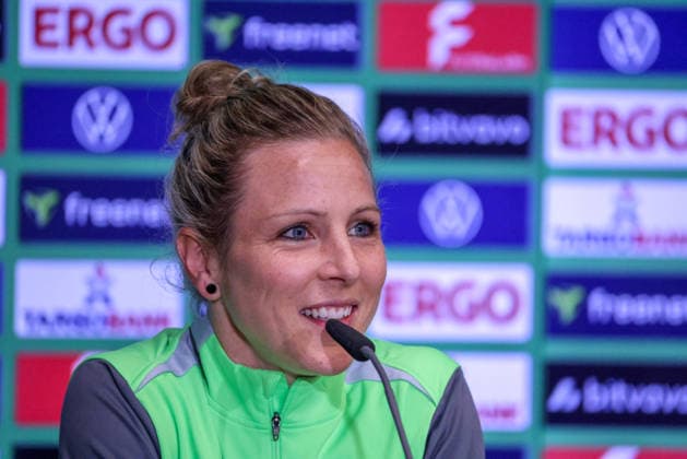 Köln, Deutschland: 13. Mai 2026 - 46. DFB Pokal Finale der Frauen 2026 - VfL Wolfsburg Frauen vs. FC Bayern München Frauen - Abschlusspressekonferenz Im Bild: Svenja Huth (VfL) bei der Abschlusspressekonferenz in Köln Copyright: HMBxMedia MadeleinexFantini