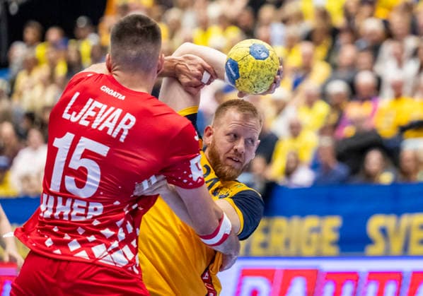 KRISTIANSTAD 2026-05-13 Croatia s Leon Ljevar and Sweden s Jim Gottfridsson during Wednesday s international handball match between Sweden and Croatia in Kristianstad Arena. KRISTIANSTAD SWEDEN x50090x Copyright: xJohanxNilssonx xTTx HANDBALL SWEDEN-CROATIA
