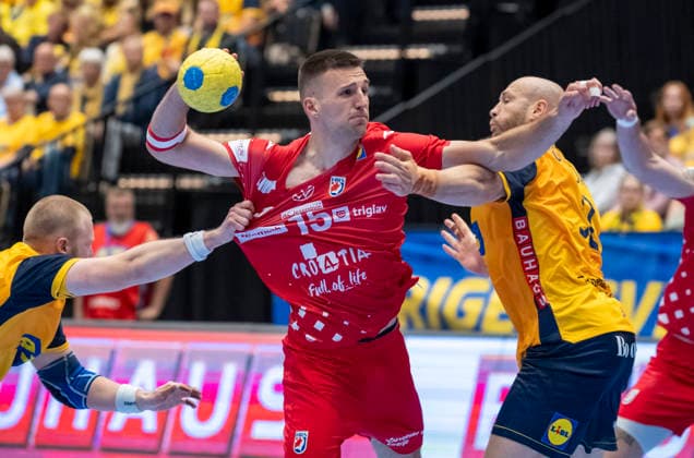 KRISTIANSTAD 2026-05-13 Croatia s Leon Ljevar between Sweden s Felix Möller and Oscar Bergendahl during Wednesday s international handball match between Sweden and Croatia in Kristianstad Arena. KRISTIANSTAD SWEDEN x50090x Copyright: xJohanxNilssonx xTTx HANDBALL SWEDEN-CROATIA