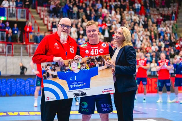 World Championship qualification men s handball Norway Turkey Gjovik 20260513 August Baskar Pedersen, here together with Tor Ole Richardsen and Ingvill Makestad Bovim, was named the best player on the pitch after the World Championship qualifying match in men s handball between Norway and Turkey in Gjovik Olympic Mountain Hall Photo Stian Lysberg Solum NTB Gjovik Norway EDITORIAL USE ONLY RESTRICTED USE FOR BETTING COMPANIES  Copyright: xStianxLysbergxSolumx xNTBx