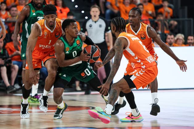 May 13, 2026, Valencia, Valencia, Spain: Kameron Taylor of Valencia Basket, TJ Shorts of Panathinaikos AKTOR Athens and Jean Montero of Valencia Basket in action during the EuroLeague Play Off Game 5 match between Valencia Basket and Panathinaikos Aktor Athens at Roig Arena on May 13, 2026 in Valencia, Spain. Valencia Spain - ZUMAa181 20260513_zaa_a181_119 Copyright: xIrinaxR.xHipolitox