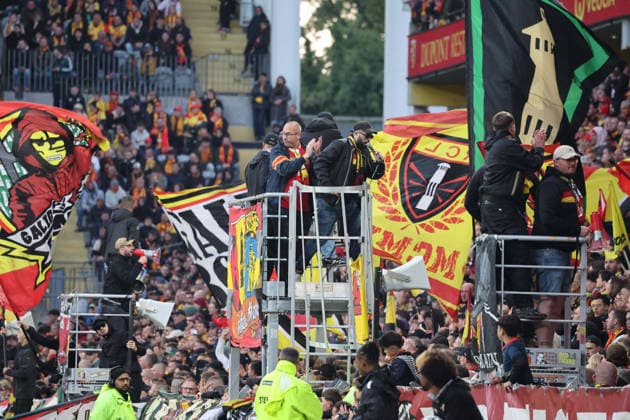 FOOTBALL : RC Lens vs Paris Saint-Germain - Ligue 1 J29 - 13 05 2026 Supporters de Lens lors du match RC Lens vs Paris Saint-Germain, Ligue 1 J29, stade Bollaert-Delelis, le 13 mai 2026 - photo Laurent Sanson PsnewZ  Copyright: xLaurentxSANSONx xPsnewZx
