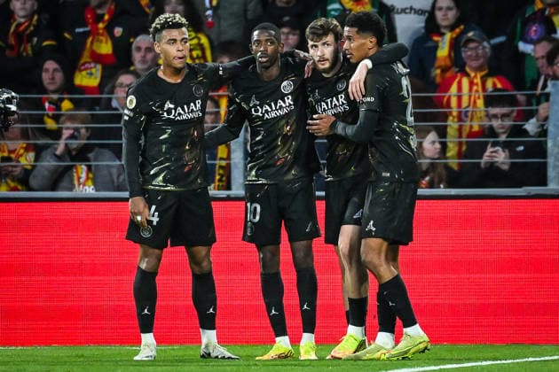 May 13, 2026, Lens, France, France: Khvicha KVARATSKHELIA of PSG celebrate his goal with teammates during the Ligue 1 match between RC Lens and Paris Saint-Germain (PSG) at Bollaert-Delelis Stadium on May 13, 2026 in Lens, France. Lens France - ZUMAm308 20260513_zsp_m308_006 Copyright: xMatthieuxMirvillex