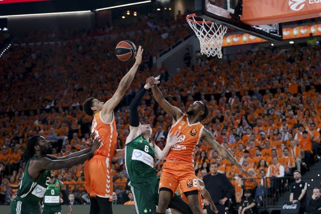 Valencia Basket v Panathinaikos AKTOR - EuroLeague VALENCIA , SPAIN - MAY 13: Cedi Osman (6) of Panathinaikos in action during EuroLeague match between Valencia Basket and Panathinaikos AKTOR Athens at Roig Arena in Valencia, Spain on May 13, 2026. Jose Miguel Fernandez Anadolu Valencia Spain. Editorial use only. Please get in touch for any other usage.  Copyright: x2026xAnadoluxJosexMiguelxFernandezx