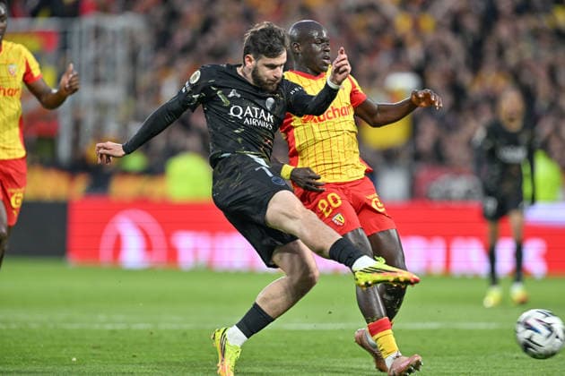 260513 RC Lens vs PSG Khvicha Kvaratskhelia (7) of PSG scores the 0-1 goal past defending Malang Sarr (20) of RC Lens during the French Mc Donalds Ligue 1 season 2025 - 2026 matchday 29 game between Racing Club De Lens and Paris Saint-Germain on May 13 , 2026 in Lens, France. (Photo by David Catry Isosport) Lens France  Copyright: xDavidxCatryx 20260513DC2_3295