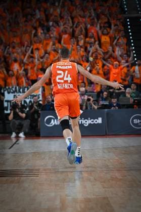 RECORD DATE NOT STATED ESP: Valencia Basket v Panathinaikos AKTOR Athens PlayOff Euroleague Matthew Costello of Valencia celebrates during the Euroleague match, playoff Game 5, between Valencia Basket and Panathinaikos AKTOR Athens played at Roig Arena Stadium on May 13 2026 in Valencia Spain Valencia Spain Basketball Copyright: xAgenciaxLOFx