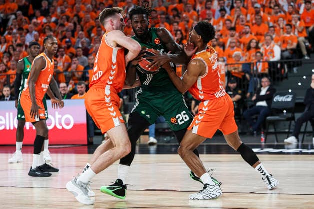 May 13, 2026, Valencia, Valencia, Spain: Nathan Reuvers of Valencia Basket, Mathias Lessort of Panathinaikos AKTOR Athens and Kameron Taylor of Valencia Basket in action during the EuroLeague Play Off Game 5 match between Valencia Basket and Panathinaikos Aktor Athens at Roig Arena on May 13, 2026 in Valencia, Spain. Valencia Spain - ZUMAa181 20260513_zaa_a181_205 Copyright: xIrinaxR.xHipolitox