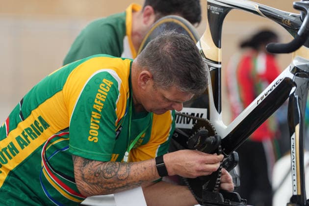 CAC Cycling Track African Championships in Abuja, Nigeria A South African mechanic in action during the 12th CAC Track African Championships at the Moshood Abiola National Stadium Velodrome in Abuja, Nigeria, May 13, 2026. The five-day continental championship runs through May 17 and features riders from eight African nations. Abuja Nigeria  Copyright: xMatrixxImages MarvellousxDurowaix