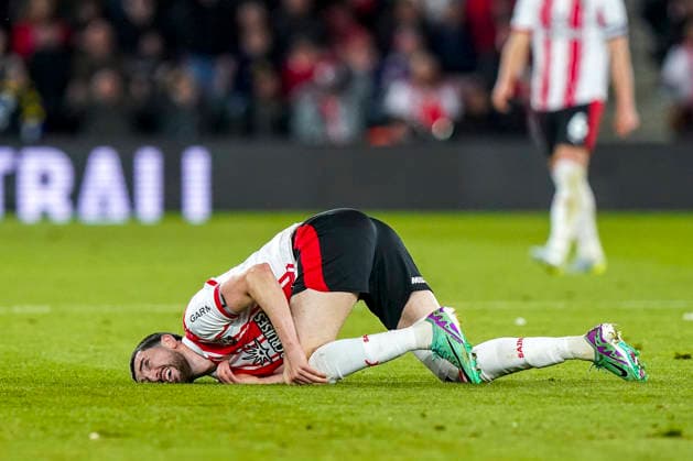 Southampton v Middlesbrough, Sky Bet Championship Southampton midfielder Finn Azaz (10) in pain on the ground during the Southampton v Middlesbrough EFL Sky Bet Championship Play-Off Semi-Final 2nd Leg match at St Mary s Stadium, Southampton, England on 12 May 2026 Credit: Robbie Hoad Every Second Media Editorial use only. All images are copyright Every Second Media Limited. No images may be reproduced without prior permission. All rights reserved. Premier League and Football League images are subject to licensing agreements with Football DataCo Limited. see https: www.football-dataco.com Copyright: xIMAGO EveryxSecondxMediax ESM-1990-0065 RobbiexHoadx xEveryxSecondxMediax