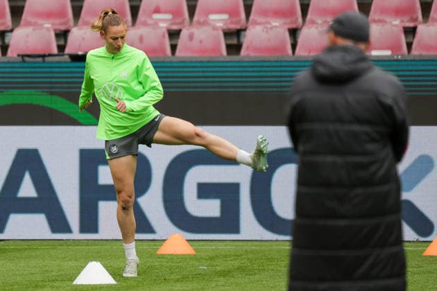 13.05.2026, xgrfx, Fussball DFB Pokal Finale, VfL Wolfsburg - Pressekonferenz und Abschlusstraining v.l. Sarai Linder (VfL Wolfsburg) (DFL DFB REGULATIONS PROHIBIT ANY USE OF PHOTOGRAPHS as IMAGE SEQUENCES and or QUASI-VIDEO) Köln
