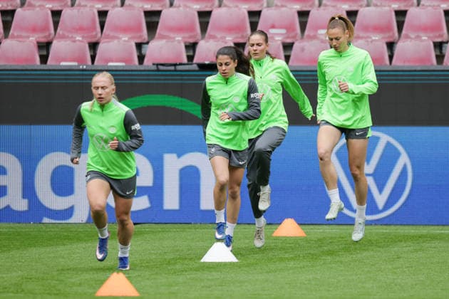 13.05.2026, xgrfx, Fussball DFB Pokal Finale, VfL Wolfsburg - Pressekonferenz und Abschlusstraining v.l. Thea Bjelde, Judit Pujols, Sarai Linder (VfL Wolfsburg) (DFL DFB REGULATIONS PROHIBIT ANY USE OF PHOTOGRAPHS as IMAGE SEQUENCES and or QUASI-VIDEO) Köln