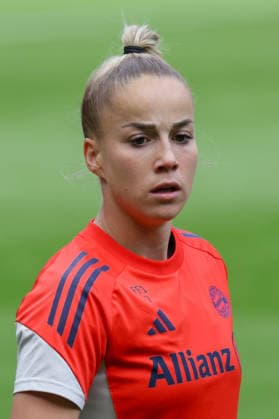 13.05.2026, xgrfx, Fussball DFB Pokal Finale, FC Bayern München - Pressekonferenz und Abschlusstraining v.l. Giulia Gwinn (FC Bayern München) (DFL DFB REGULATIONS PROHIBIT ANY USE OF PHOTOGRAPHS as IMAGE SEQUENCES and or QUASI-VIDEO) Köln